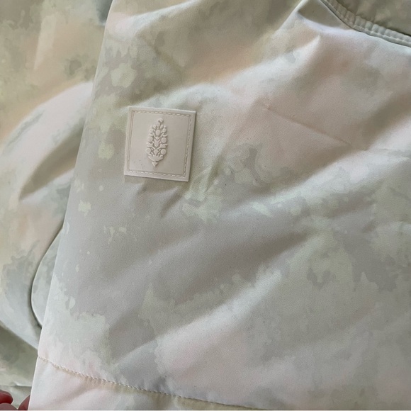 Free People Movement NEW Snow Bunny Slope Puffer Ski Jacket Large - Picture 12 of 16